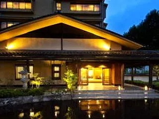 金沢の山あいに「美」と「贅」の2つの館が…