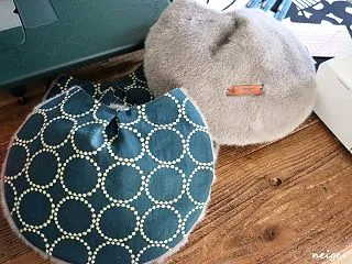 お気に入りに囲まれて制作中。「お月見トー…