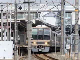 【追記:通常運行に戻りました】現在JR学…