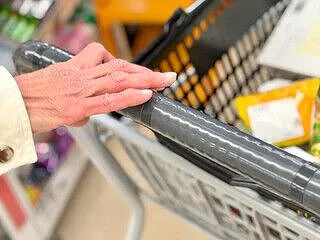 【2人暮らしの食費】平均7万円の理由がわ…