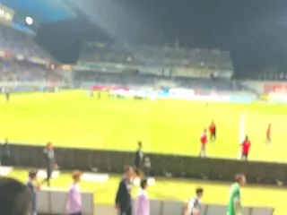【動画】Jリーグは試合後にサポが選手に説…