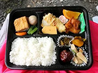 お昼のお弁当は ＠ つきだて花工房 （つ…
