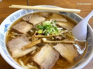 松食堂と坂内食堂の行列