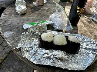 美術館でおにぎり