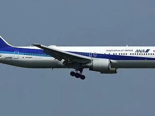 Boeing 767-381ER JA6…