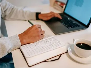 AI で書いた小説は、なろう・カクヨムに…