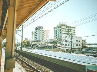 温泉街の街。