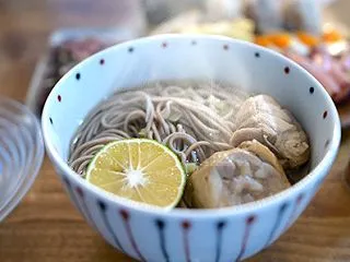 蕎麦とつまみとおにぎりと