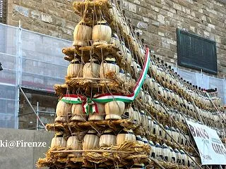 【動画】フィレンツェに「狂気の荷車」がや…