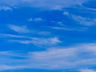 秋の雲と多摩モノレール～多摩川にて