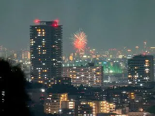 枚方から神戸の花火みえてる2026。金曜…