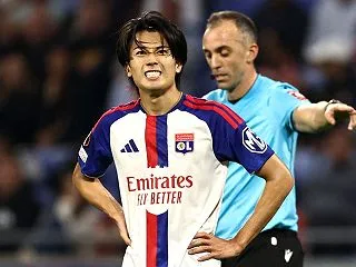 【悲報】中村敬斗、一発退場