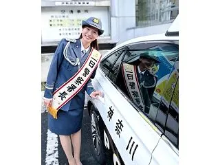 皆藤愛子(42)、一日警察署長の凛々しい…