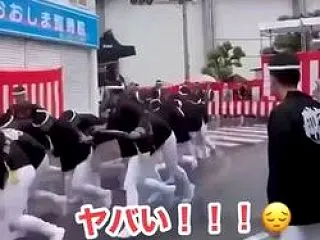 だんじり男さん達、喫茶店を破壊wwwww…