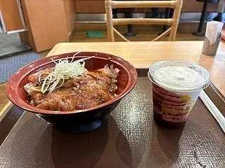 じっくり低温調理したポークがしっとりやわ…