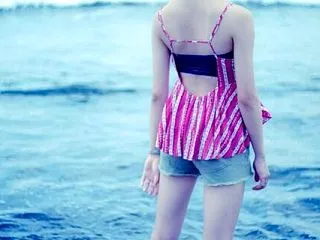 【疑問】素人の女の子で、Tバック履いてる…