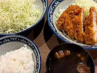 はしや ロースとんかつ と キャベツ