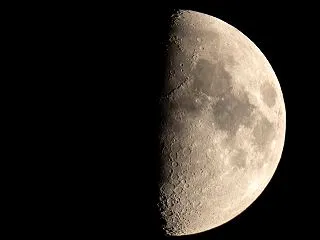 上弦の月（2026年10月19日）＜佐賀…