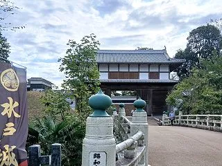 水戸観光スポット 水戸城跡、大手門、彰考…