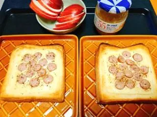 朝食 チーズウインナーマヨ柚子胡椒トース…