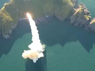 「軍事技術雑誌でも読め」北朝鮮ミサイル総…