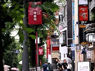 神楽坂を飯田橋駅から歩く 老舗の名店と毘…