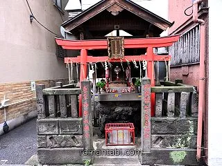 神楽坂の伏見火防稲荷神社 宇迦之御魂神を…