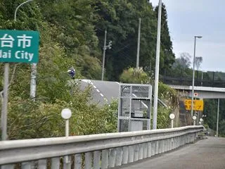 東北自動車道下り菅生PA付近の半固定式オ…