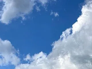 空が青い