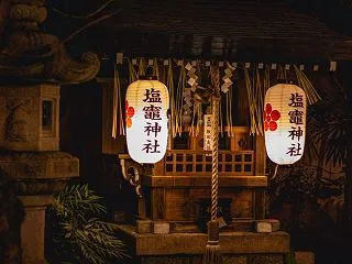 【怖い話】山の中の祠に、夏がなかった