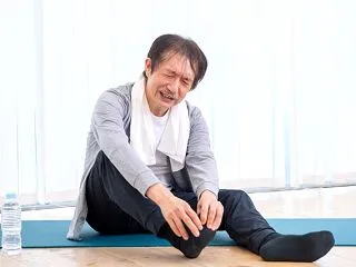 散歩で足裏が痛い原因は？足底痛を解説