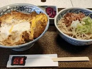 めん房つるつる長坂店で平日限定ランチ｜卵…