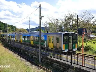 上総亀山に閉じ込められた3両のキハE13…