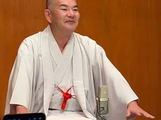 頬寄せ合って、寄席へ