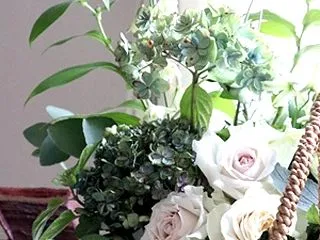バスケットにあじさいを使って、ナチュラル…