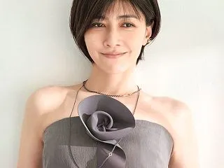 【画像】内田有紀さんの始球式、今と昔のエ…