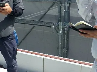 新築現場での熱アスファルト防水の打ち合わ…