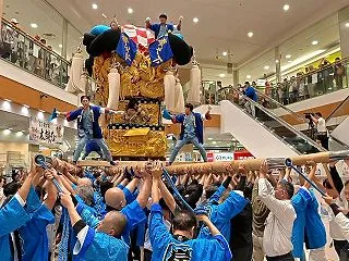 【圧巻】新居浜・岸之下太鼓台が大阪に登場…