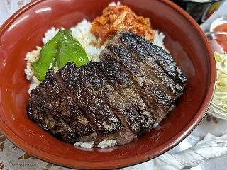 北区の「ごはん屋MaMa丸」でボリューム…