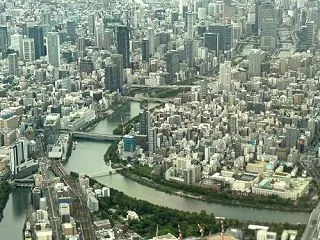賑わいの中で、ふと思う