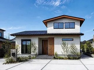 【 古河市「ふたつの家が寄り添う家」完成…