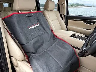 雨の日の車移動で重宝する防水シートカバー