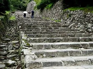 織田信長が築いた安土城址を散策。近江ちゃ…
