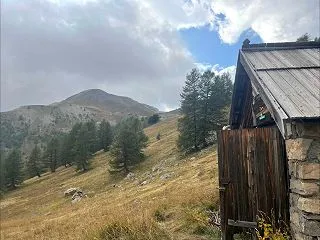 慣れた避難小屋でハプニング