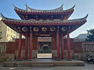 【鹿港龍山寺】台湾の紫禁城！圧巻の八卦藻…
