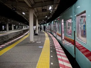 夜の大牟田駅（西鉄ホーム）