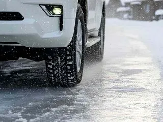 スタッドレスに慣らし運転は必要？皮むきの…