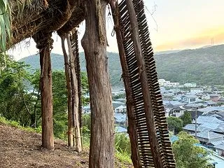 ヨラ！メラ！ 奄美秋名、シャチガマ