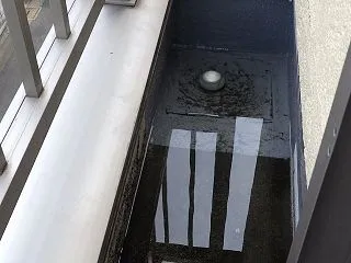 ドレン下の雨漏り修理。