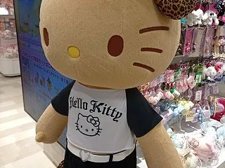 出勤前にカフェとサンリオパトロール
